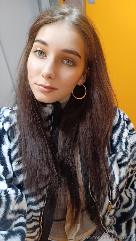 Luulu Sweety nice pornstar img