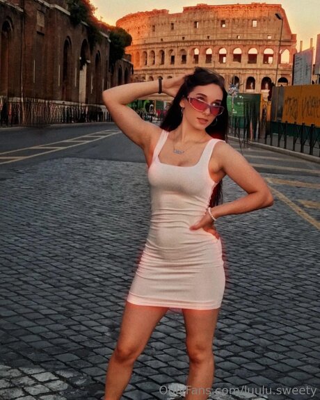 Luulu Sweety hot pornstar pics