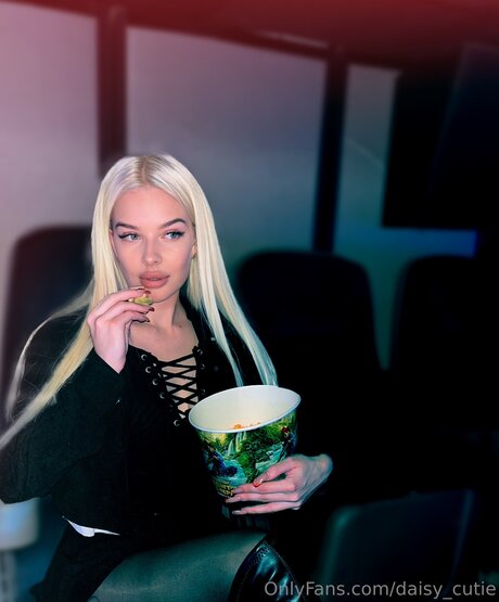 Daisy Cutie xxx model archive