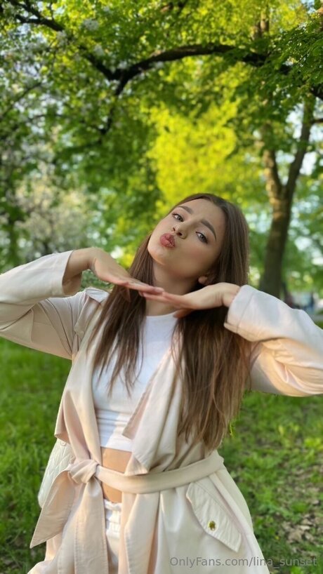 Lina Sunset hd star picture