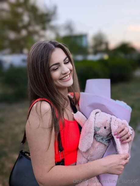 Lina Sunset model art img