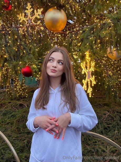 Lina Sunset model sexy galleries
