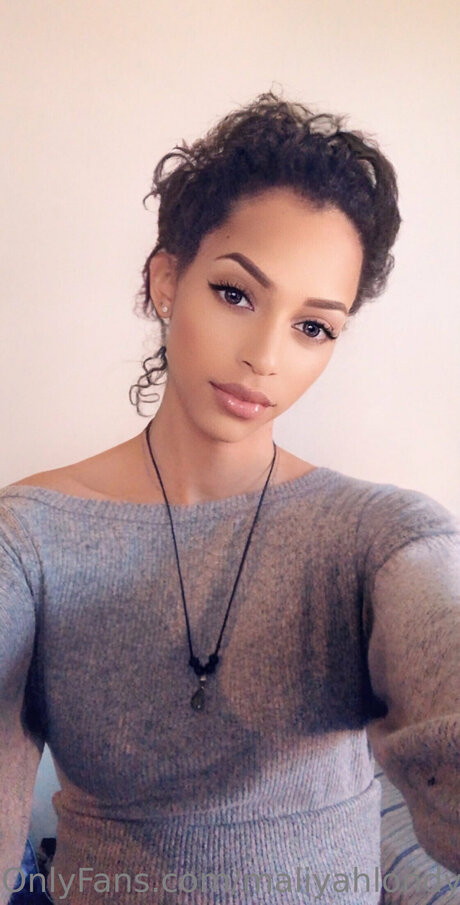 Maliyahlondyn model sexy images