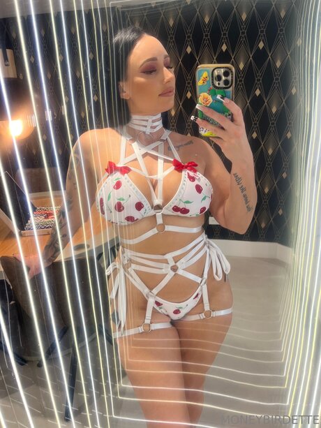 Moneybirdettevip star erotic archive