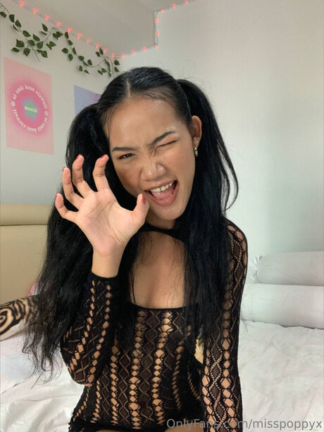 Misspoppyx model erotic picture