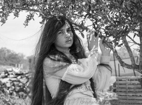 Featuringcreature model pretty pictures