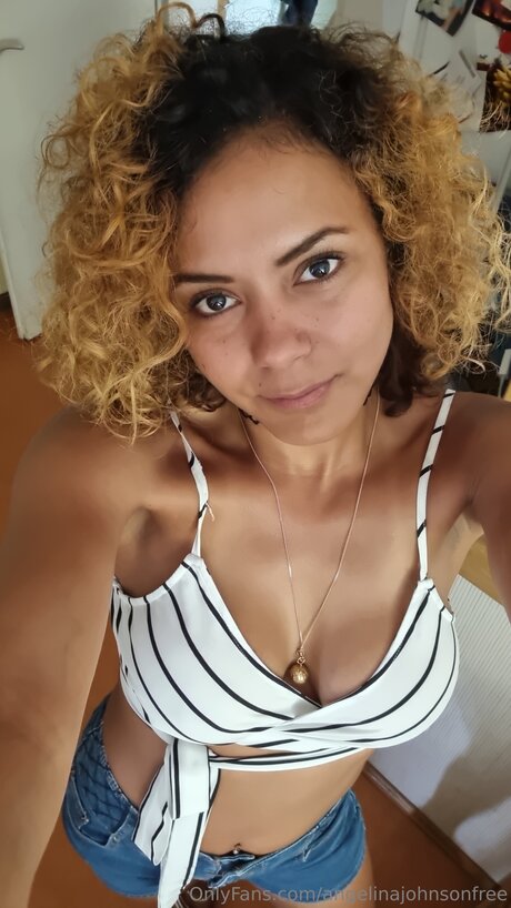 Angelinajohnsonfree star nude pictures