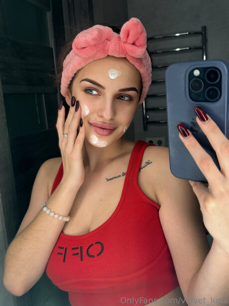 Velvet Luna star pretty picture