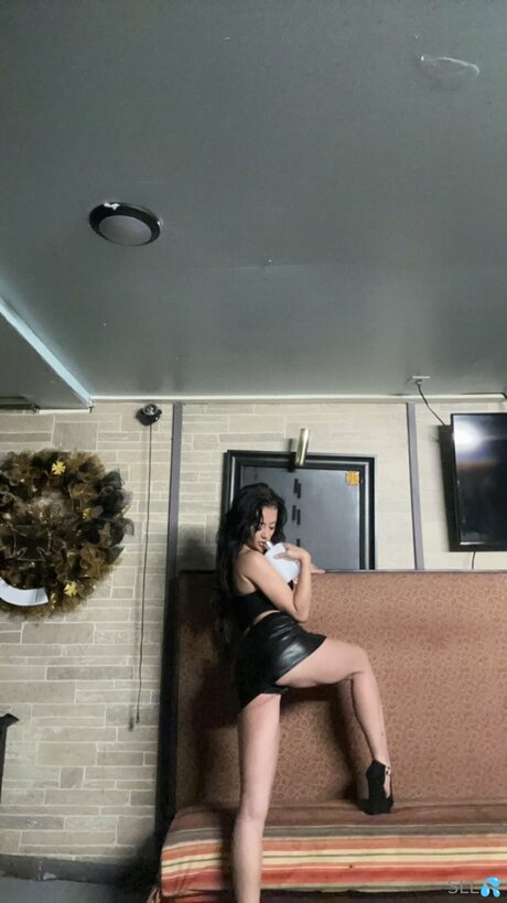 Sassylittleleo pornstar nude pictures