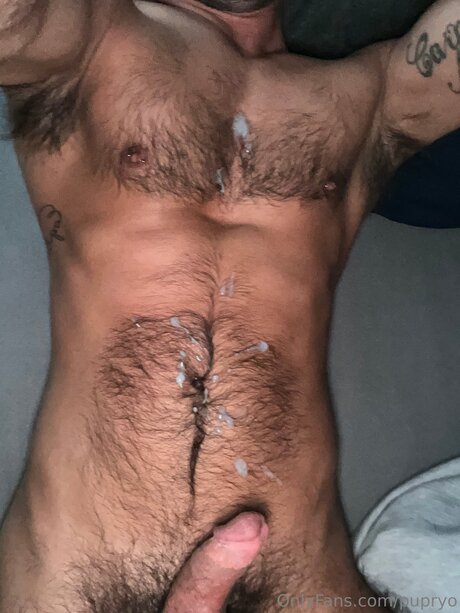 Pupryo model nude pic