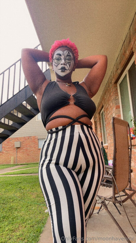 Moonhaveninc model free photo