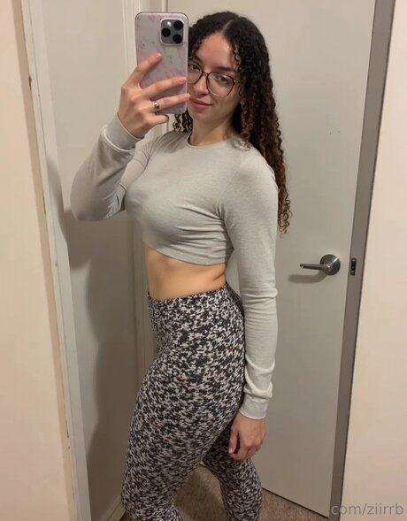 Sunny Bell model exclusive image