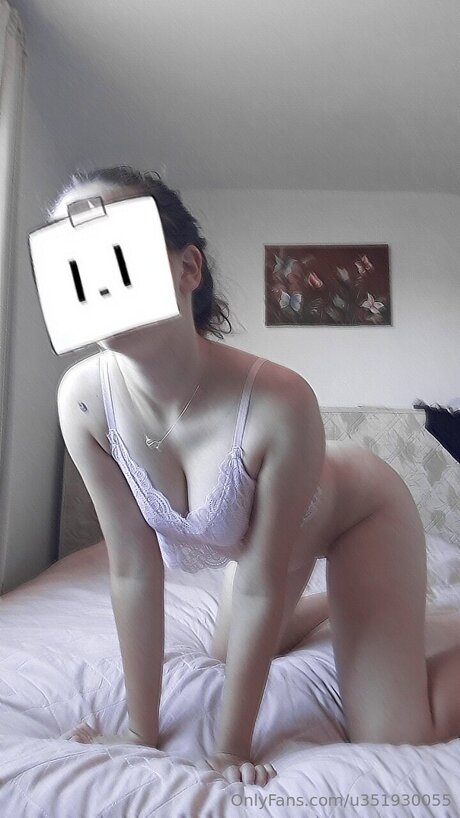 U351930055 sexy model pic