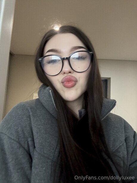 Dollyluxee sexy pornstar photos