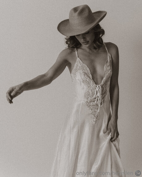 Heyellen pornstar exclusive picture