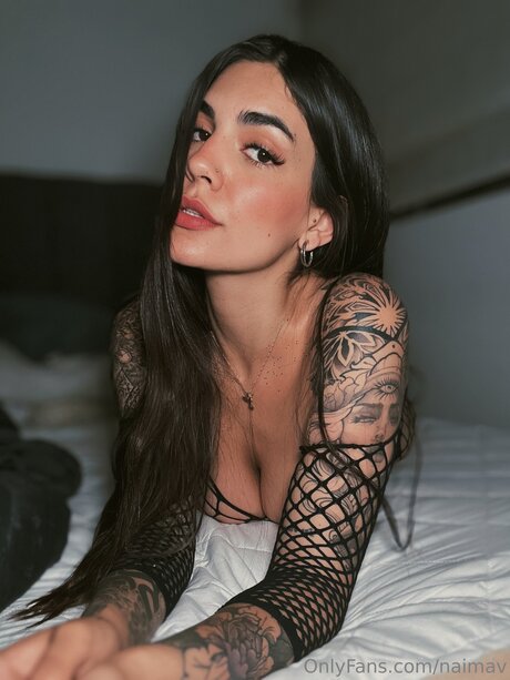 Naimav model top photo