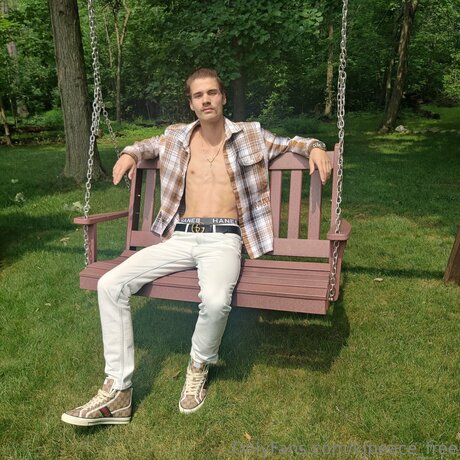 Kjpeace Free art model picture