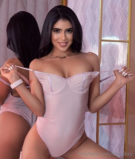 Elsi Dixy model exclusive pics