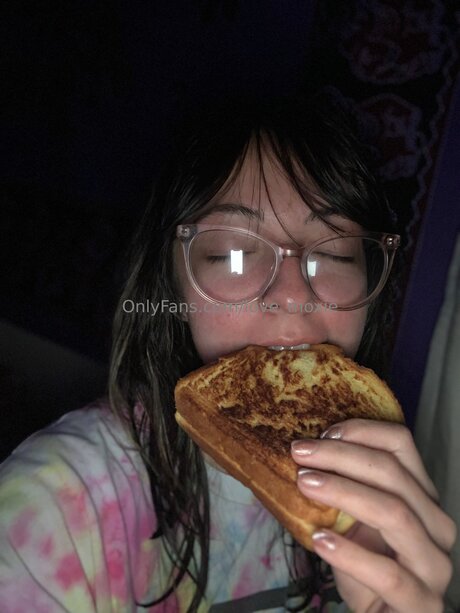 Love Moxie nice model image