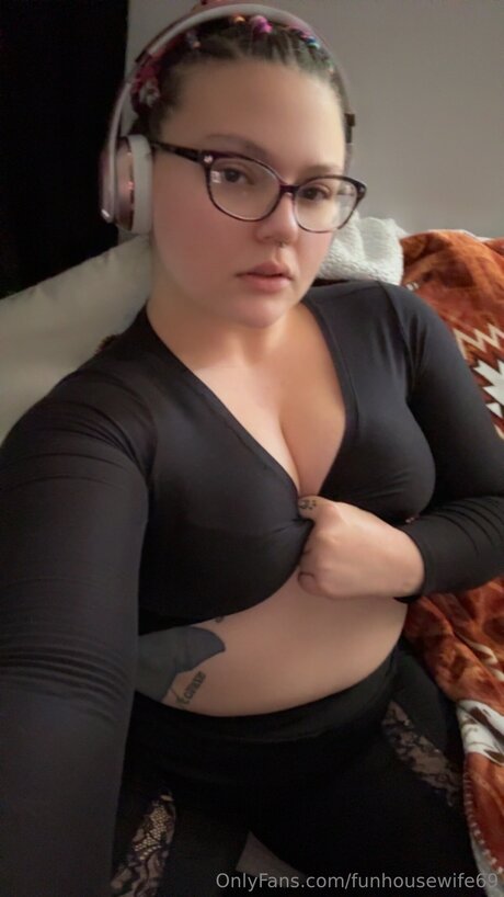 Funhousewife69 sex model photos