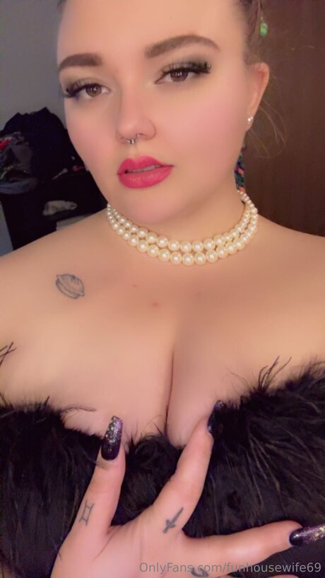 Funhousewife69 pornstar naked photo