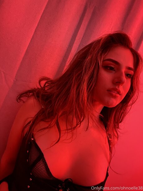 Ohnoelle38 naked pornstar photo