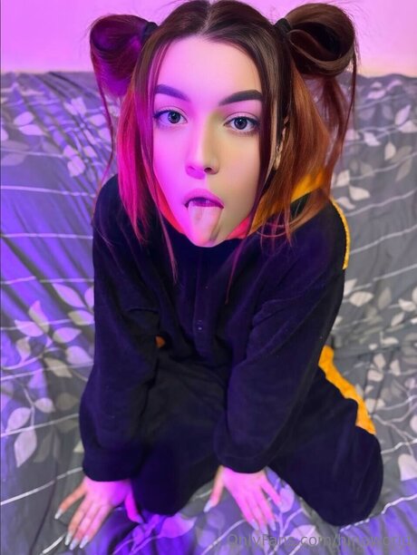 Hinaworld model naked pic