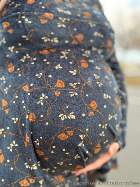 Seraphinastormfree model erotic photos