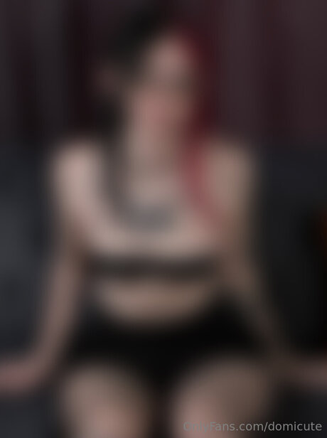 Domicute star nude image