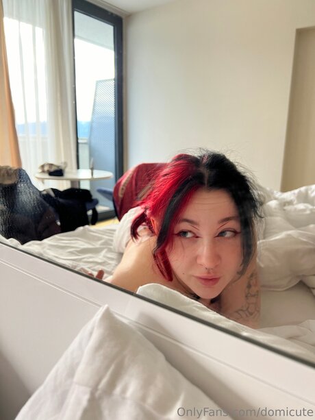 Domicute model sexy photos