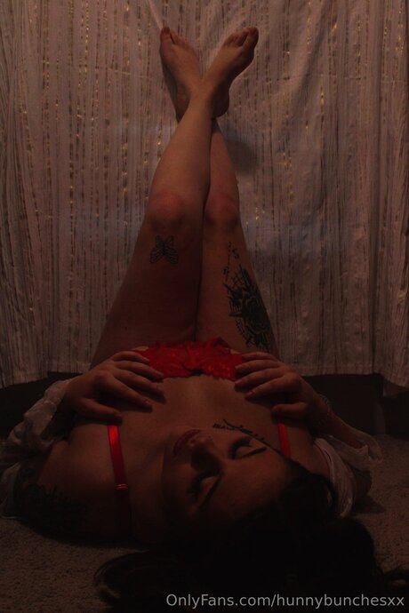 Hunnybunchesxx sexy model pic