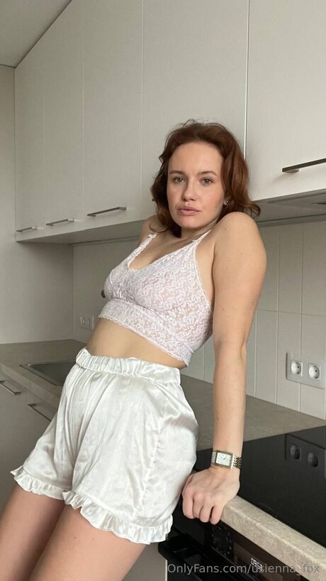 Usienna Fox porn model images