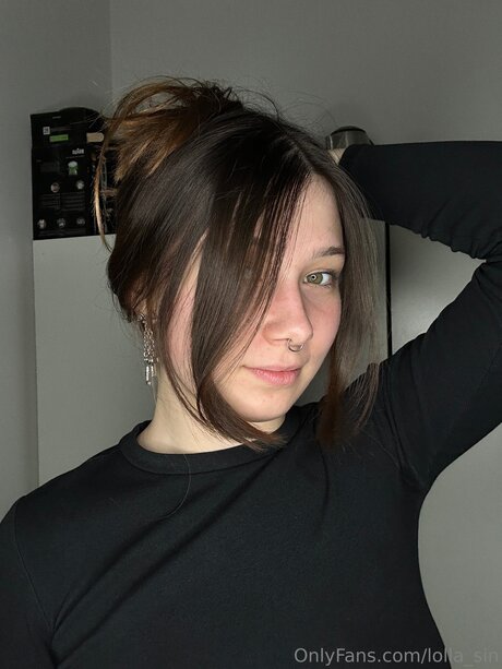 Lolla Sin sexy actress photo