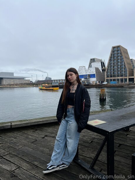 Lolla Sin beautiful actress photo