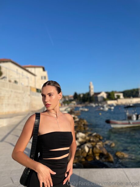 Lensadriana model porn pic