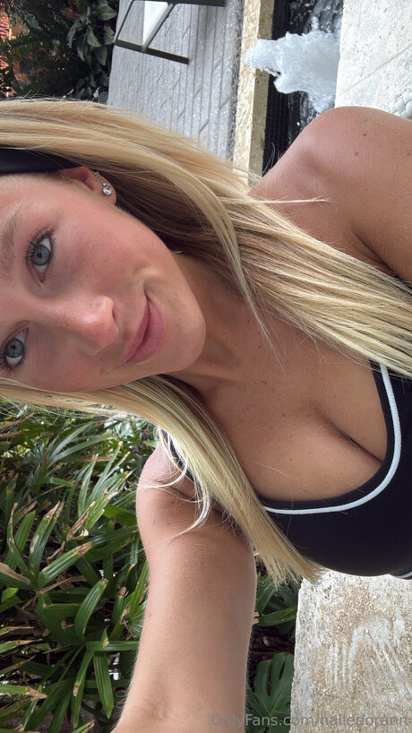 Halledorann erotic model img