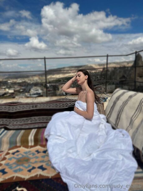 Judy Evans pretty model img