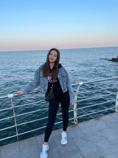 Judy Evans model hd photo