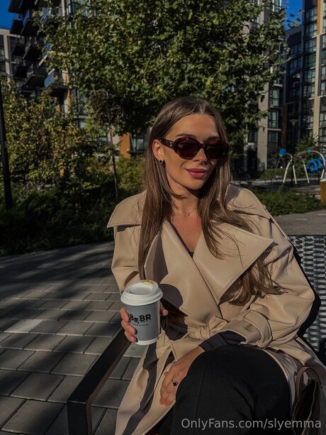 Slyemma nude model img