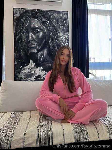 Slyemma top model picture