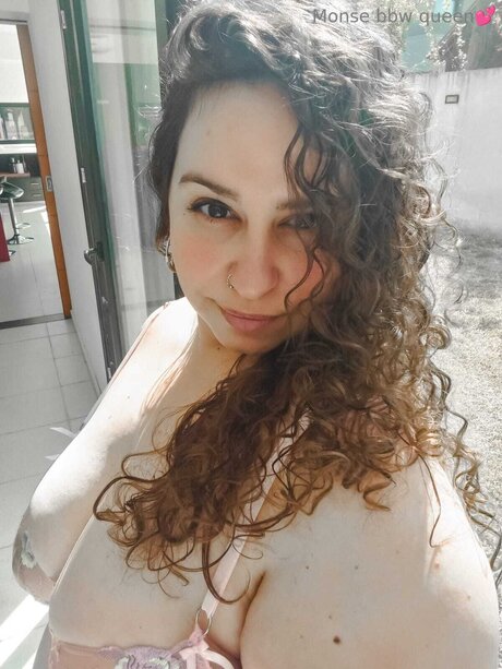 Monsebbwqueen model adult pictures
