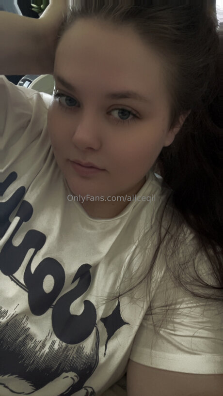 Aliceqii sexy pornstar picture