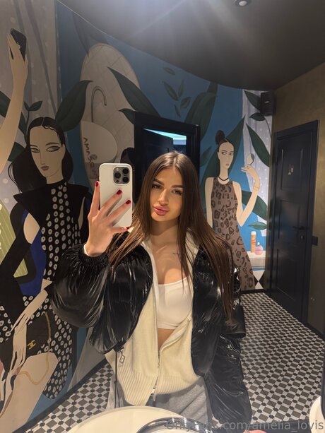 Amelia Lovis pornstar beautiful img