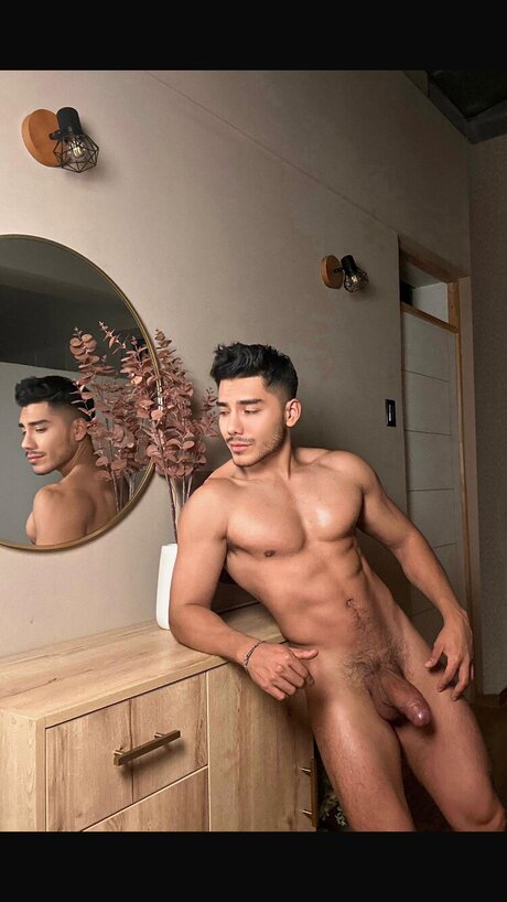 Gordon Sam star nude pics