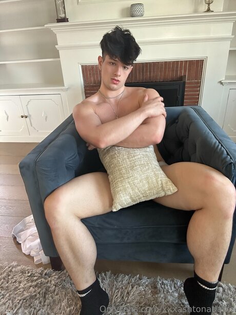 Ashtonadamsx nude star pictures