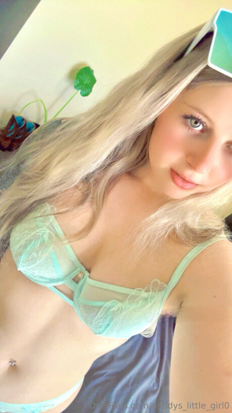 Daddys Little Girl0 model sexy img