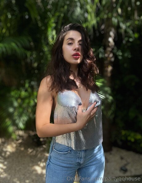 Partyqqhouse sex actress images