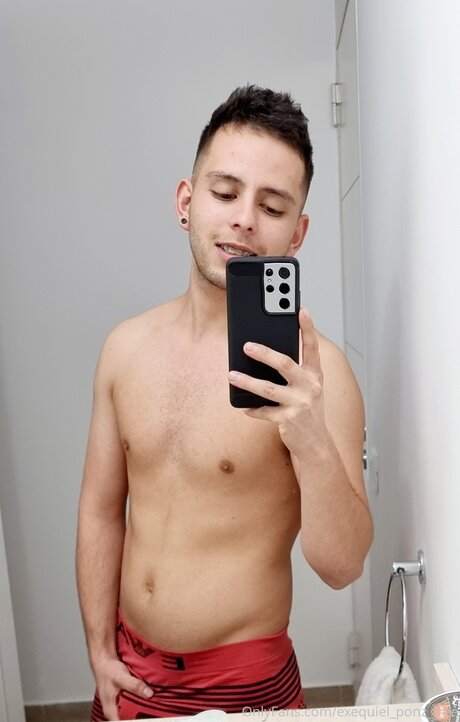 Exequiel Ponz Free porn star photo