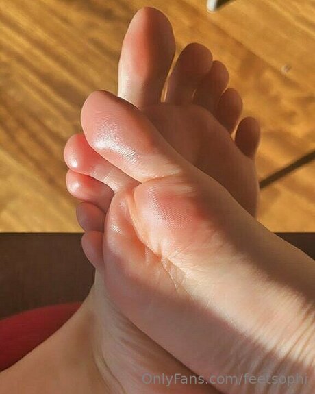 Feetsophi perfect actress img