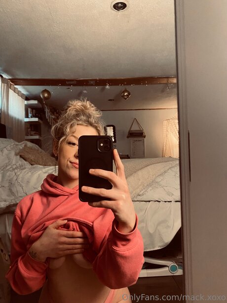 Mack Xoxo sexy pornstar pic